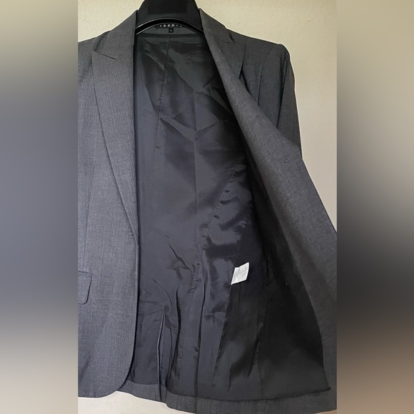 Preowned Theory matching grey one button blazer Sz 4 and skirt Sz 00 - Picture 3 of 16
